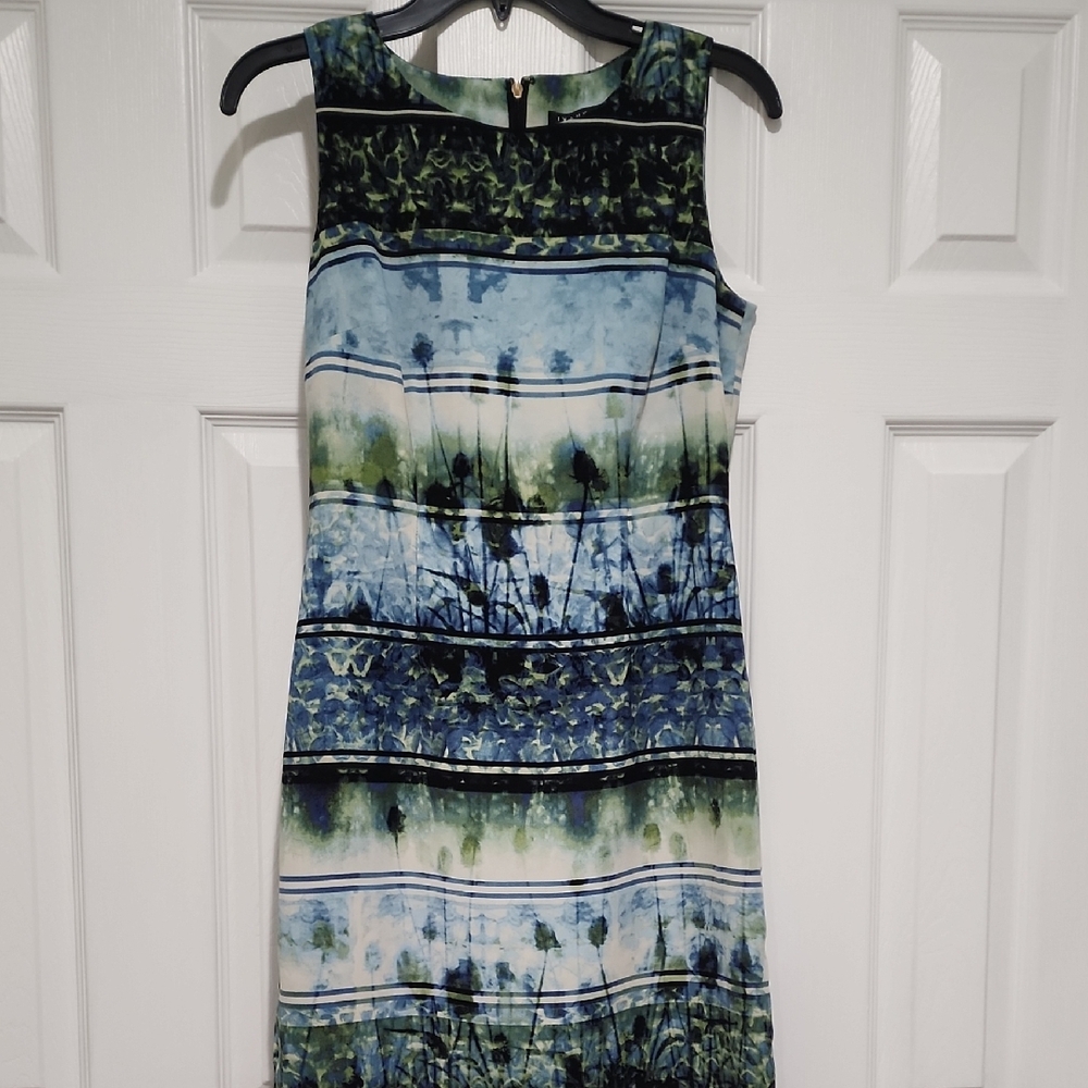 Elegant Blue and Green Sleeveless Dress